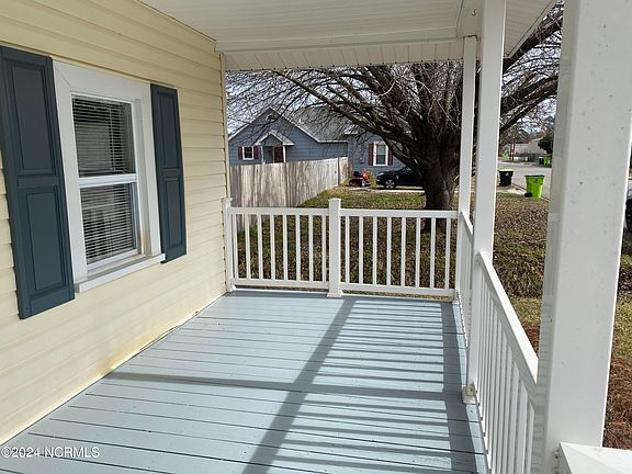 5th image of 305 E Walter Street
