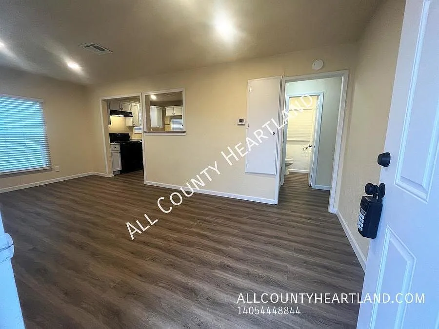 Fall Move In Special $600 Off First Months Rent! — Photo 2