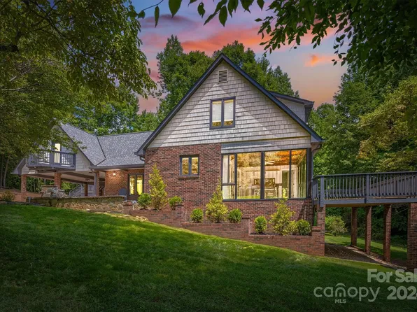 304 Tomlinson Ct NE, Lenoir, NC 28645