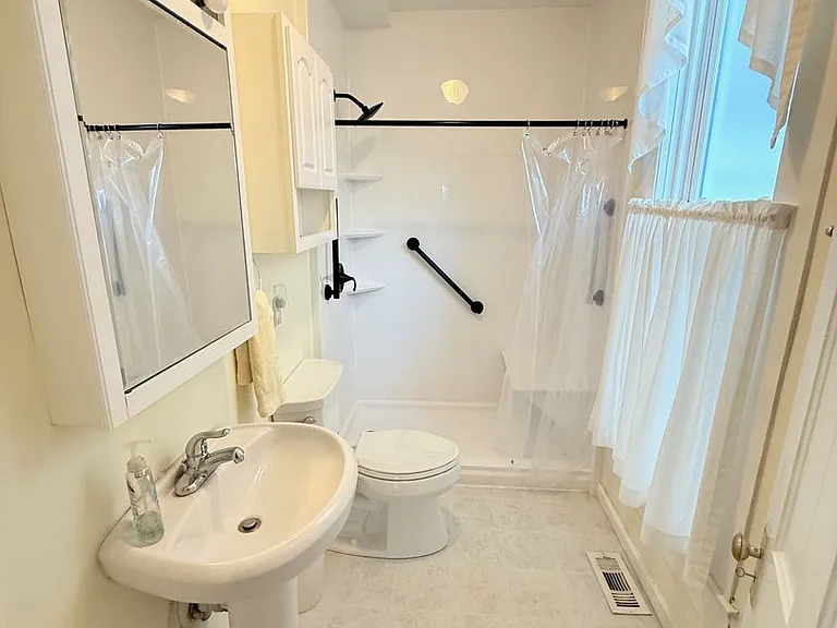 1603 E Oak St #1 — Photo 8
