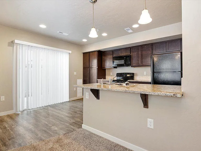 Cimarron Townhomes — Photo 7