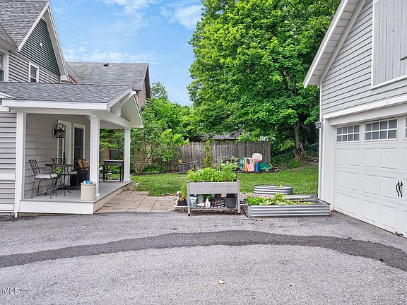 5th image of 79 Maple Avenue