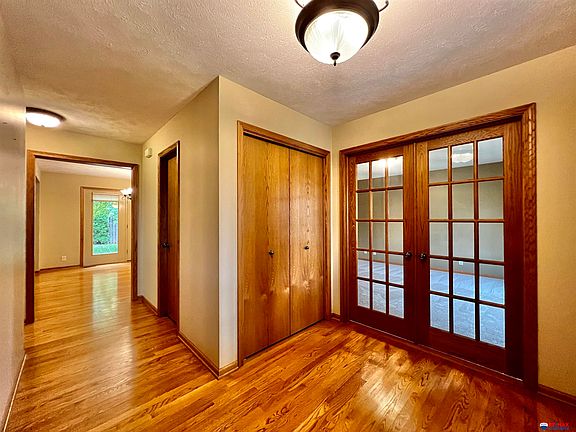 2nd image of 2327 Vavrina Ln