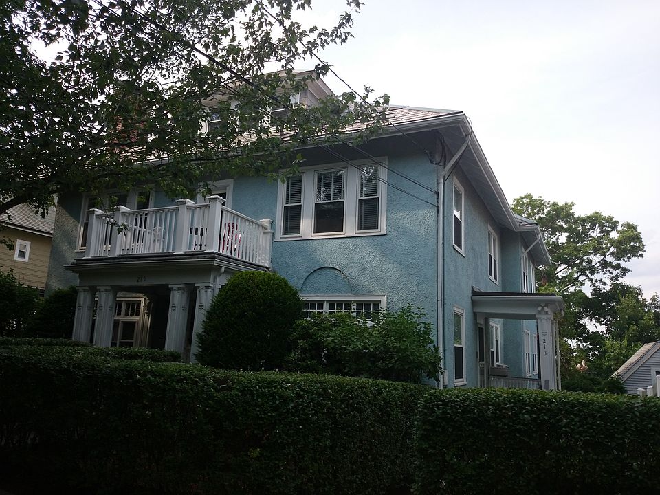 2nd image of 213 Winchester St