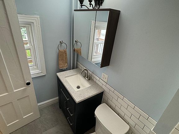 Bathroom, fresh & clean!