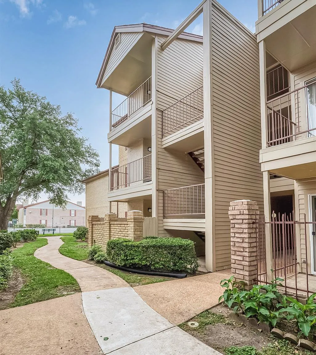 1 bed, 1.0 bath, 588 sqft, $1,050 — Photo 1