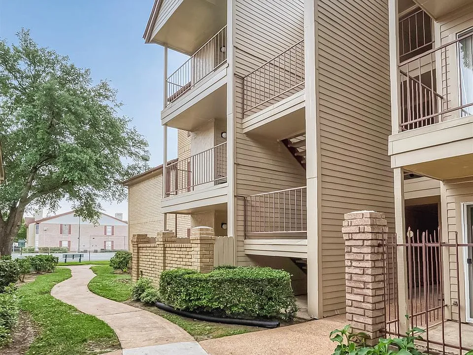 2120 El Paseo St #2425