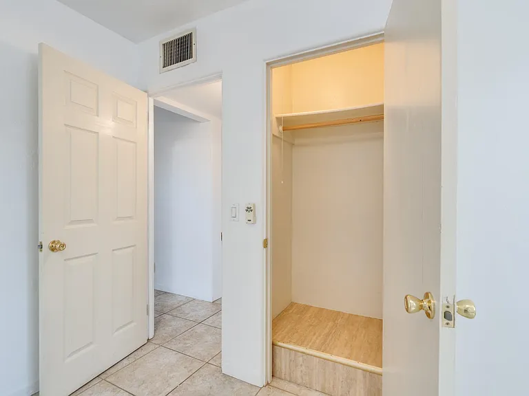 1120 E Waverly St — Photo 20