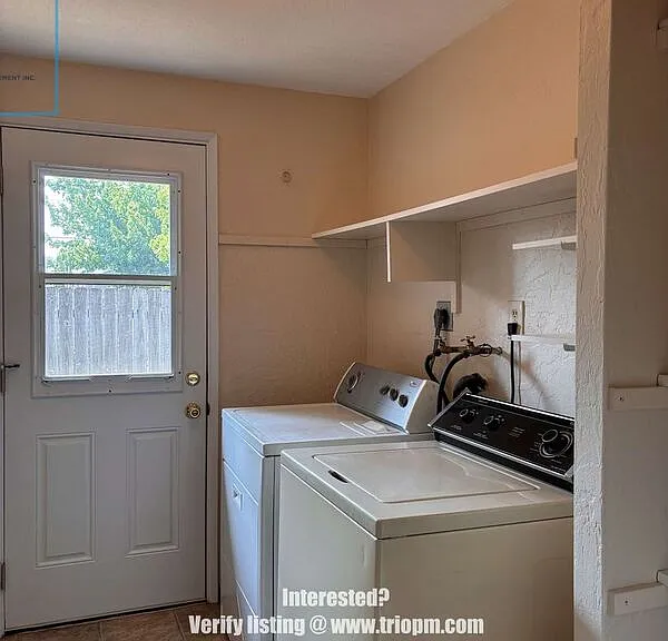 1010 Satre St — Photo 17