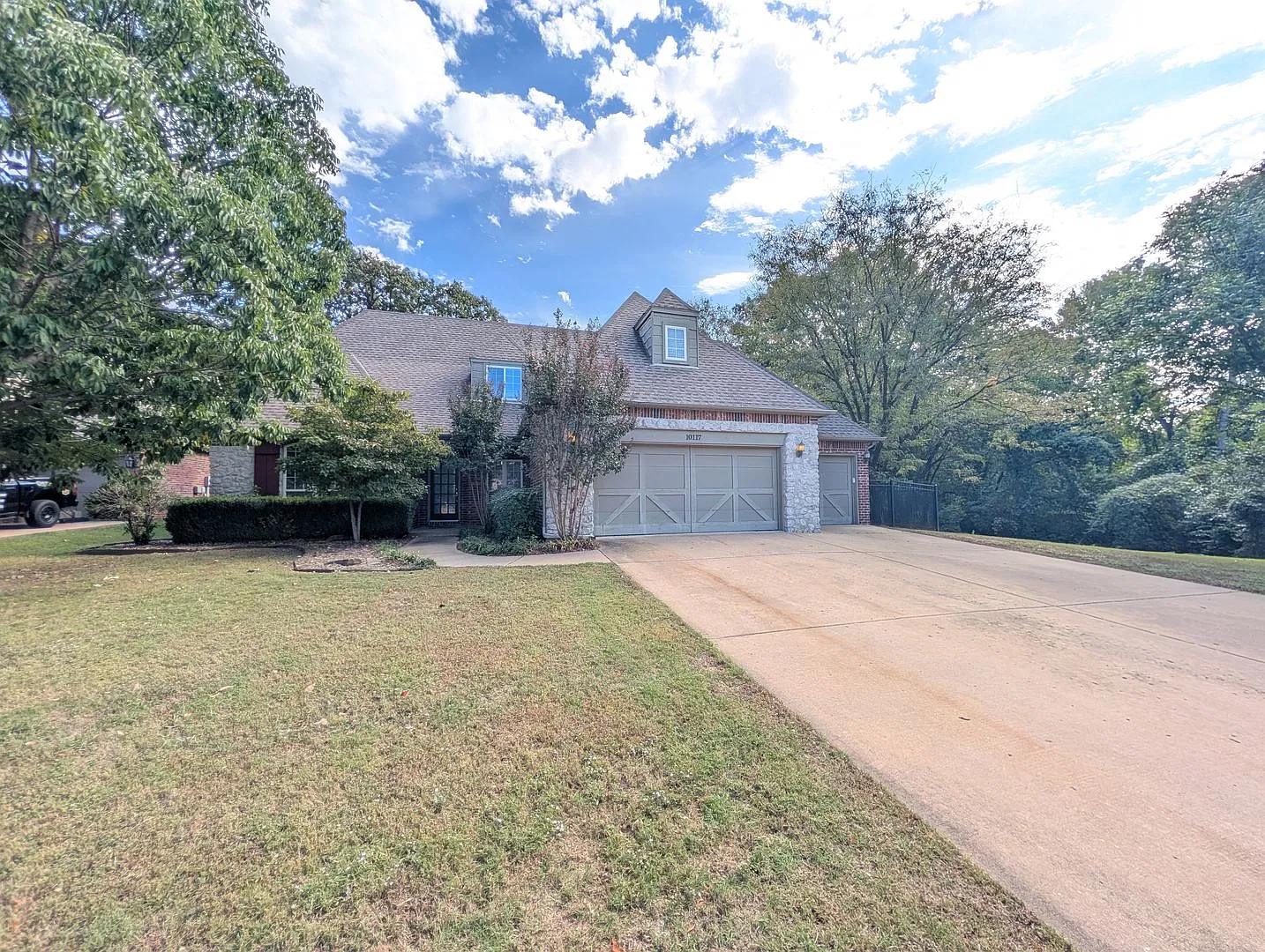 Spacious 4-Bedroom Home in Jenks School District | 3-Car Garage | Pet Friendly! — Photo 1