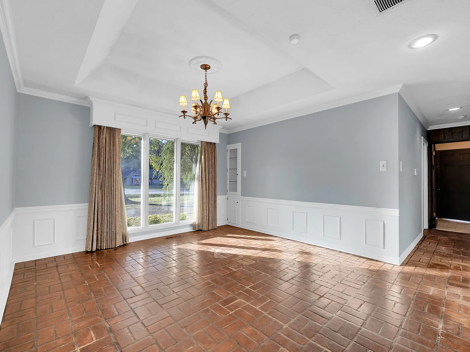 3 bed, 2640 sqft, $1,895 — Photo 3