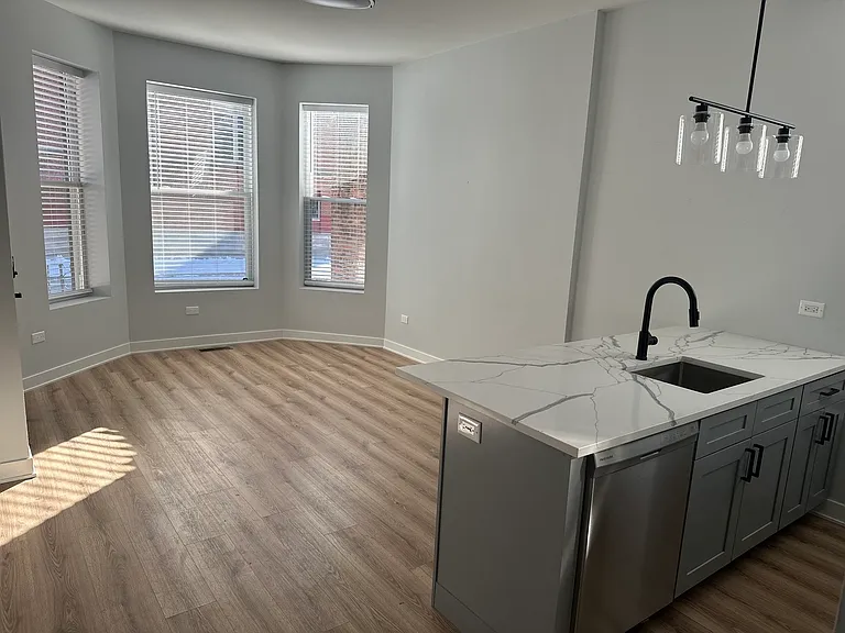 6552 S Champlain Ave #2 — Photo 4