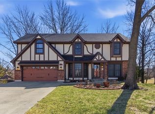 1033 Oxford Ct, Leavenworth, KS 66048