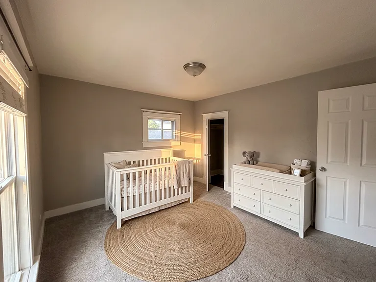 Bedroom (4/5)