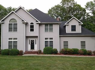 20 Tanglewood Dr, East Lyme, CT 06333