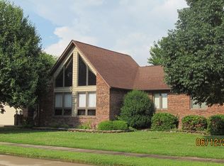 1403 N Magnolia Dr, Marion, IL 62959