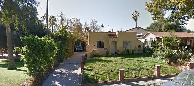 1st image of 836 E 67th St