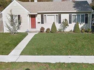 33 Birs Ave, Lindenhurst, NY 11757