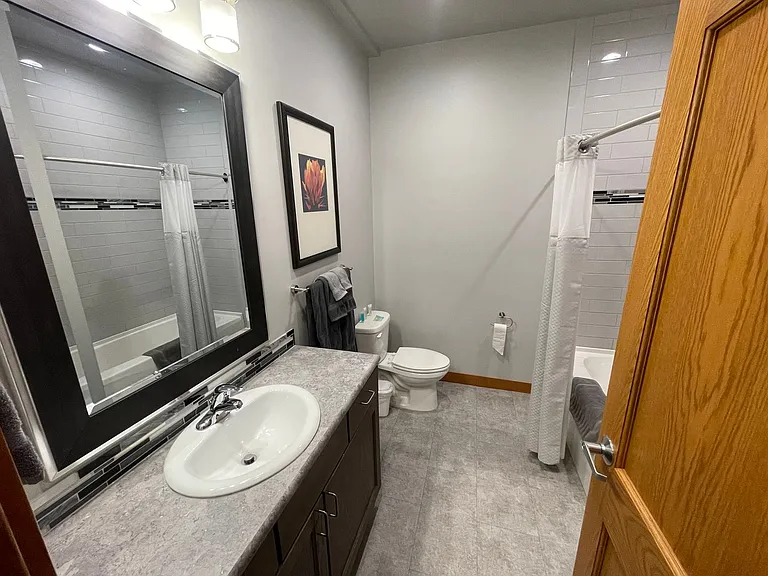 515 E Yakima Ave — Photo 13
