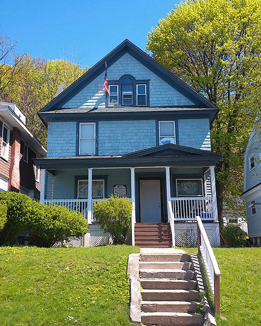 917 Lancaster Ave - June 1, 2027 - Beautiful Single Family Home — Photo 1