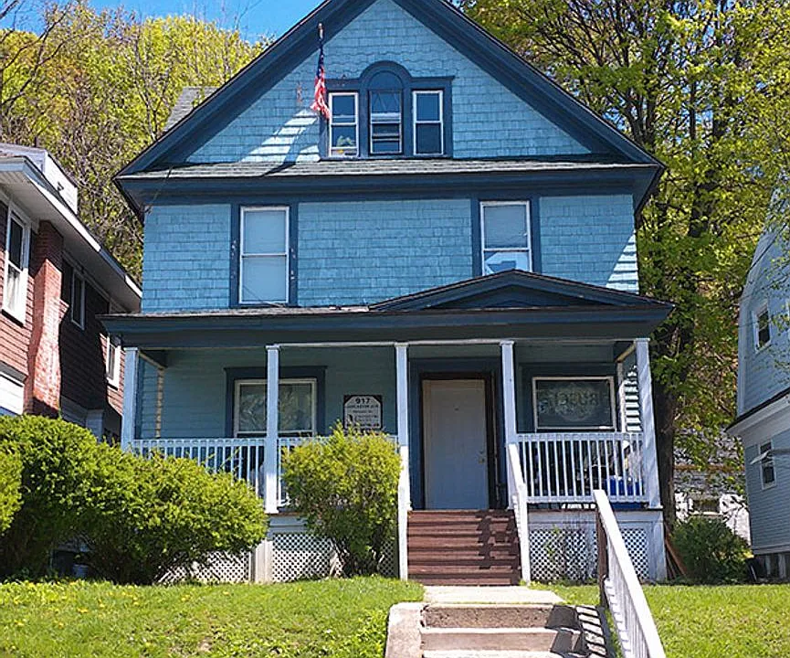 917 Lancaster Ave