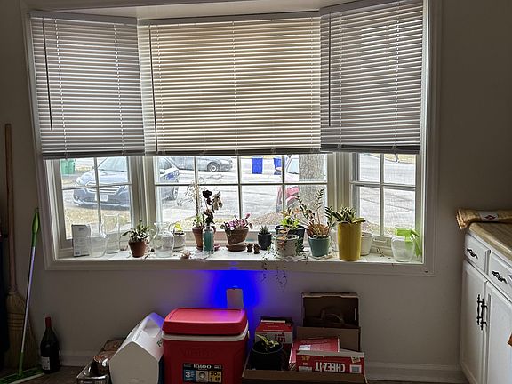 4th image of 306 Broce Dr #1
