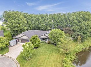 1207 Hummingbird Pl, Sheboygan Falls, WI 53085