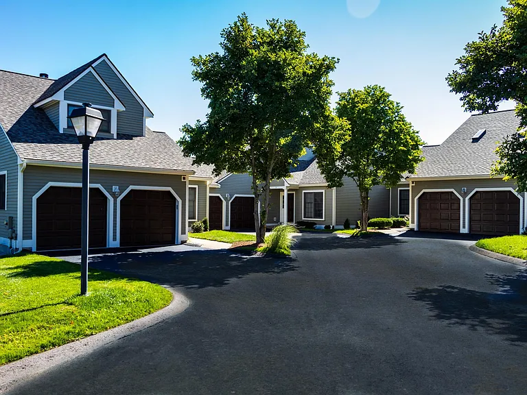 Briar Glen Village — Photo 1