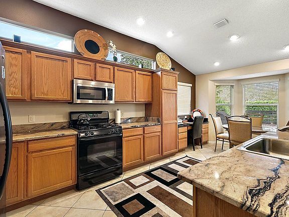 5th image of 1330 Greenville Way