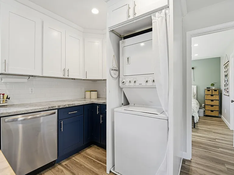 1668 Belford Ave — Photo 11