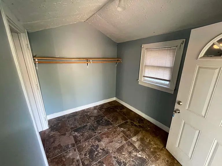 731 S Washington St — Photo 9