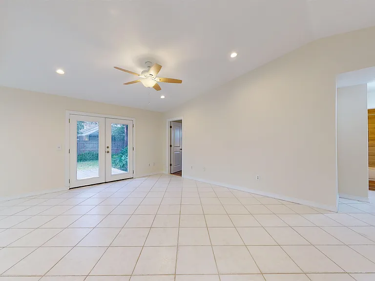 620 Segovia Rd — Photo 8