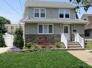 14 Commonwealth Ave, Merrick, NY 11566