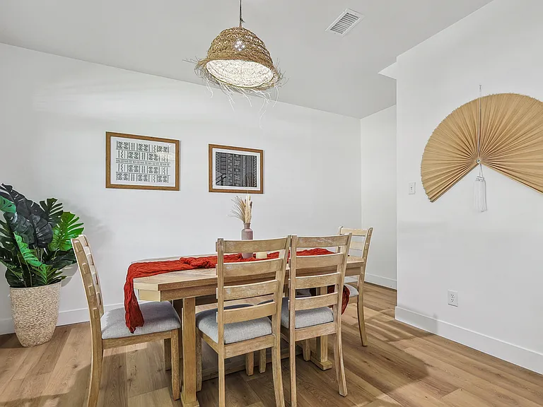 1088 Pondview Dr — Photo 35