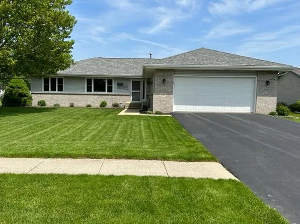 512 David Dr, Winnebago, IL 61088