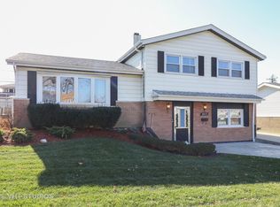 8833 W 92nd St, Hickory Hills, IL
