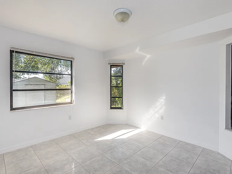 838 Jarvis St — Photo 29