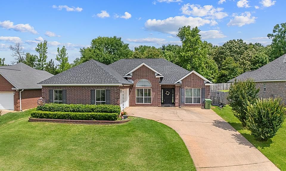 1st image of 219 Sandstone Ln