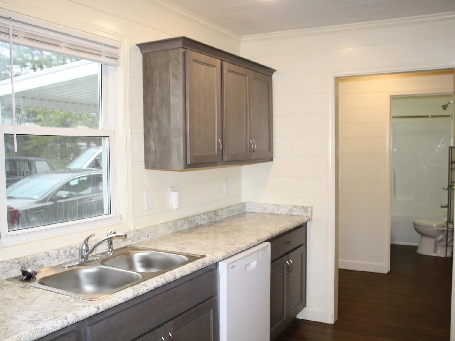 2 bed, 930 sqft, $1,300 — Photo 3