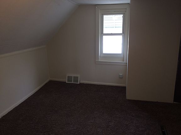 2nd image of 586 Saint James St