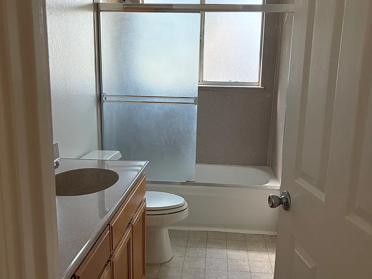 2233 Humboldt Ave — Photo 14