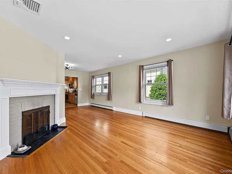 15 Pershing Ave — Photo 7