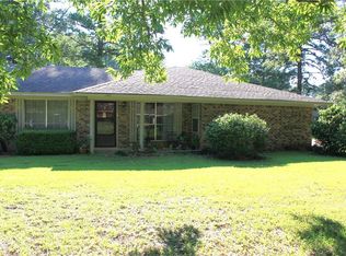 102 Oakwood Ln, Pineville, LA 71360