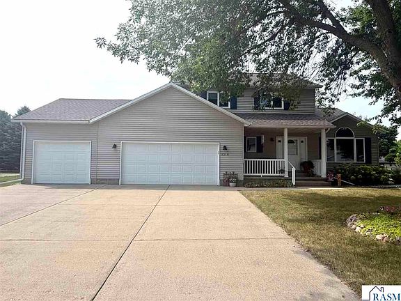 2nd image of 1310 Lloyd Ln