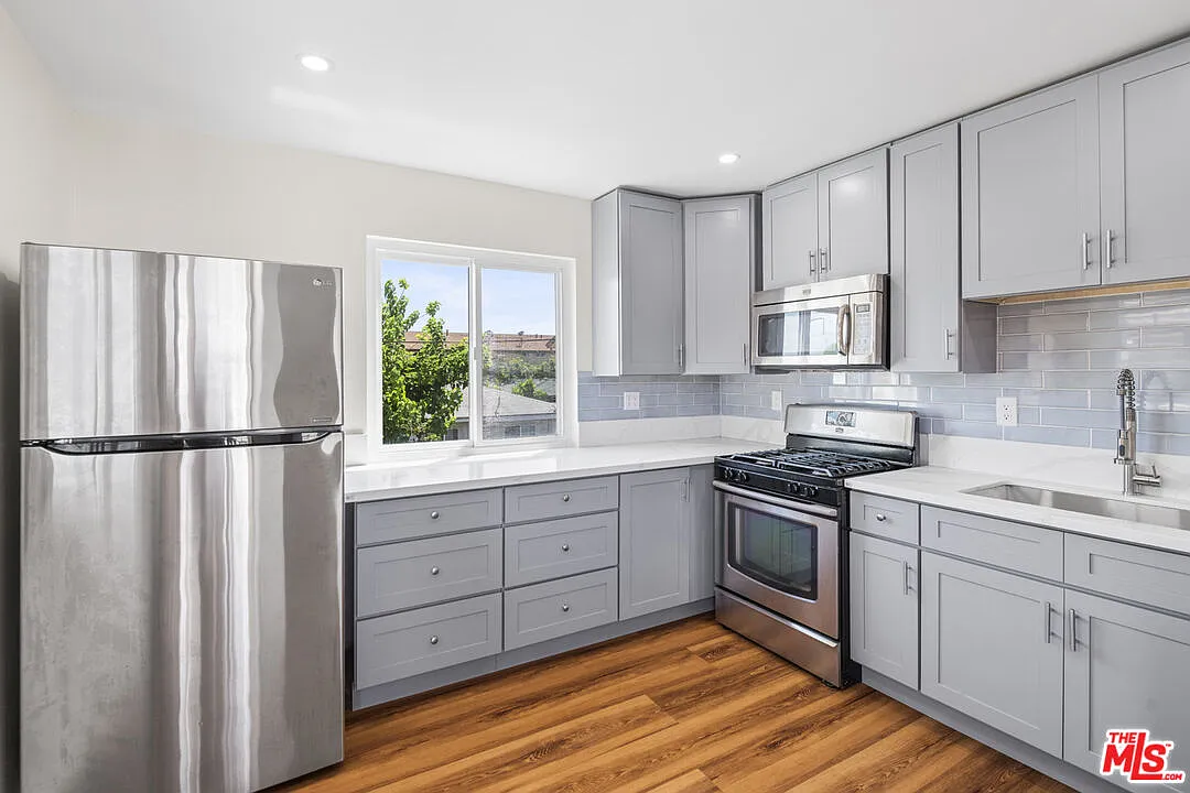 2 bed, 1.0 bath, 850 sqft, $2,850 — Photo 1