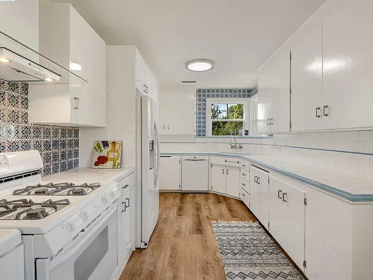 755 Bird Ave — Photo 7