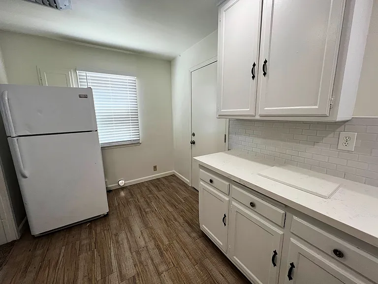 950 Flora St — Photo 5