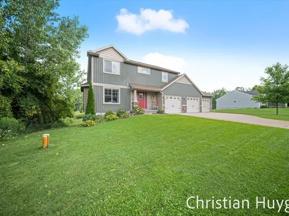 9446 Stone View Dr NE, Rockford, MI 49341