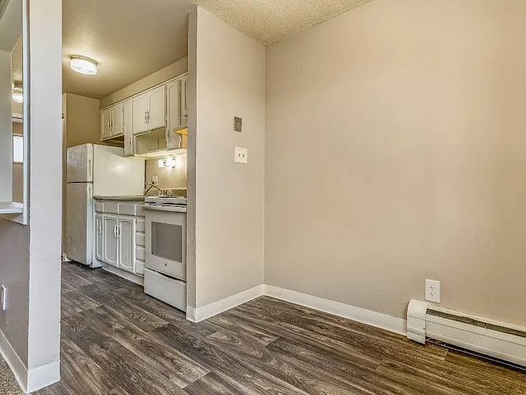 Bridge Square Apartments — Photo 7