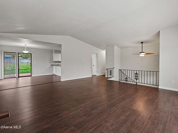 3rd image of 410 S Pinewood Dr